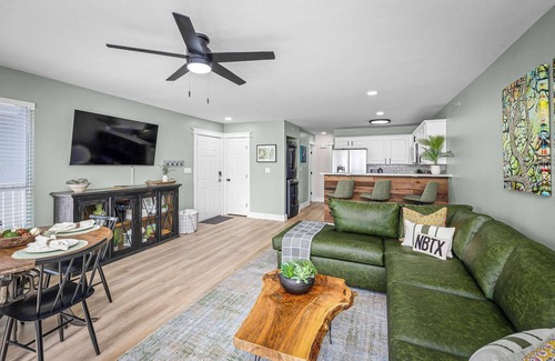 New Braunfels Condo | Shared Heated Pool Balcony BBQ Near Downtown