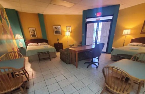 Hato Rey Central Apartment | Shared Loft - Large better than Hostel Sleep 6
