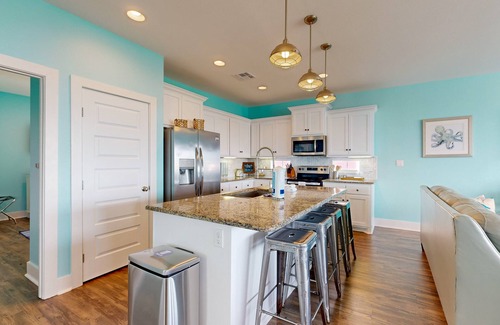 Bella Vista House | Shared Pool, Hot Tub, Pet Friendly