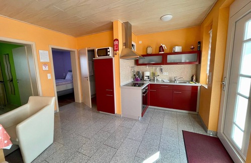 Rust Apartment | Shared room with toilet and shower - Gästehaus Durst