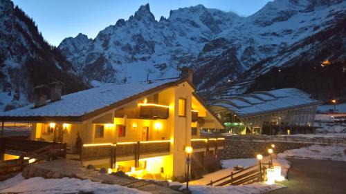 Entreves Hotel | Shatush Hotel
