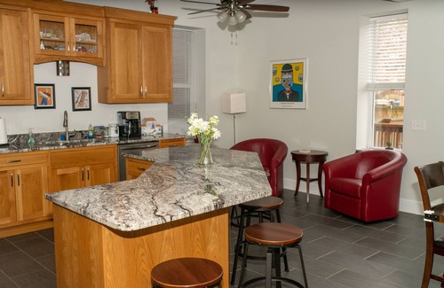 Shaw House | Shaw House - Casual Elegance in STL