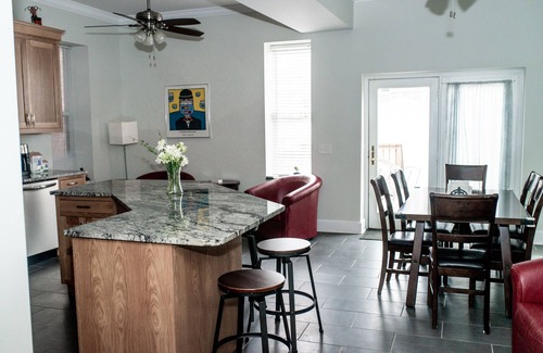 Shaw House | Shaw House - Casual Elegance in STL