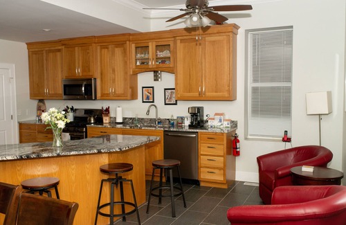 Shaw House | Shaw House - Casual Elegance in STL