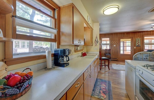 Shawano Cabin | Shawano Cabin Getaway - Walk to Lake & Park!