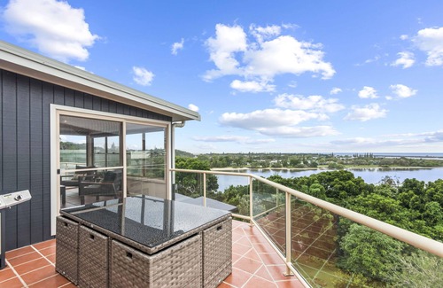 East Ballina House | Shaws View - Spectacular Bay Views