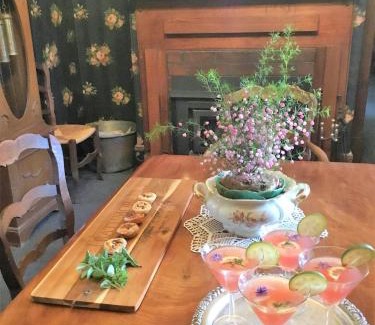 Hollow Tree House | Shearers' Quarters Rathmore