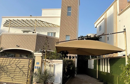 Seeb Apartment | shearing with owner 5-Bed Apartment in Sib