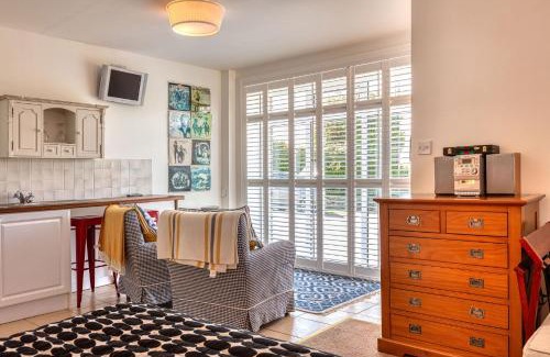 Glandore Apartment | Shearwater Studio Apt