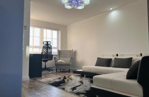 Catcliffe House | Sheffield Boutique Cosy 3-bed Home