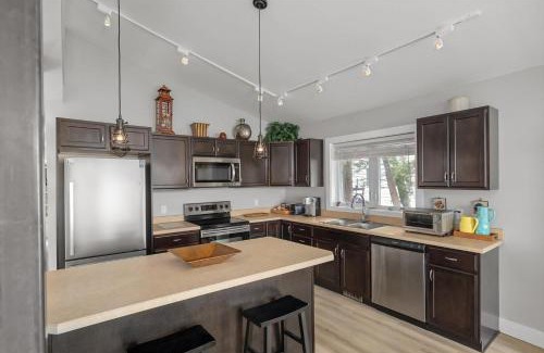 South Burlington House | Shelburne Bay Retreat Modern 3BR Lakefront Views