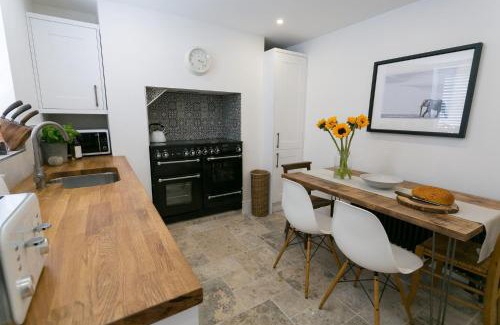 Menai Bridge House | Shell Cottage