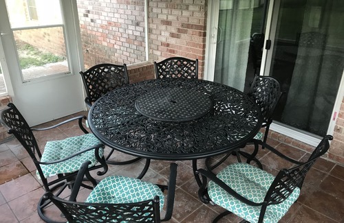 Navarre House | Shellfish Beach House Getaway Retreat - Perfect Location
