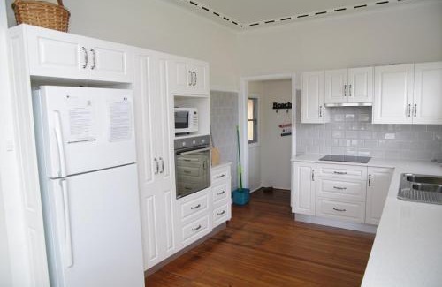 Crescent Head House | Shellseekers, 4 Hodgson Street