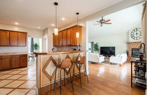 Four Corners House | Shelter Grove-30 day rental or longer in the Four Corner area with a hot tub!
