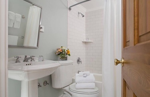Shelter Island Heights Hotel | Shelter Island House