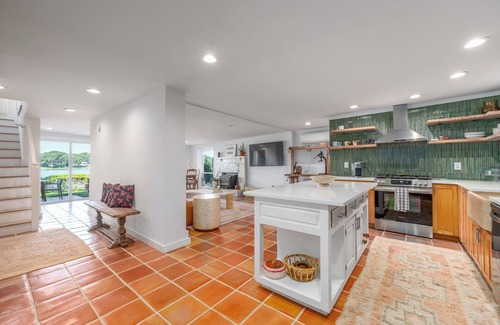 Menantic Creek House | Shelter Island 4 bedroom waterfront home with home office