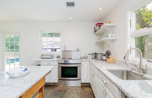 Suffolk County House | Shelter Island Retreat With Pool .Close To Beach & Pet Friendly
