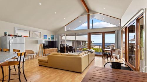 Lake Wangary House | Sheoak Holiday Home