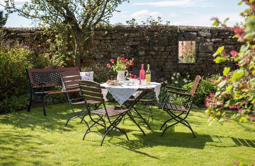Dufton Cottage | SHEPHERDS VIEW, pet friendly, character holiday cottage in Dufton