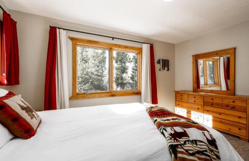West Yellowstone House | Shepherd Family Retreats- Moose