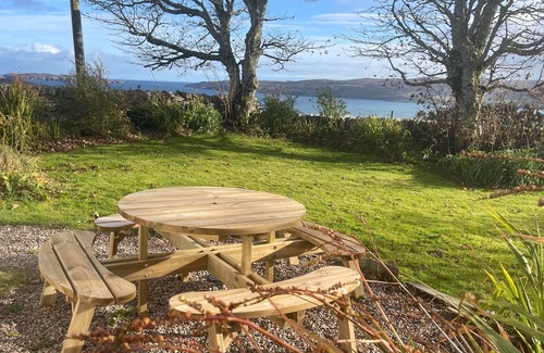 Lairg Cottage | Shepherd Moon - Sea View Cottage near NC500