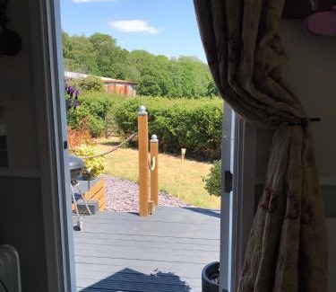 New Forest District Apartment | Shepherds Hut with Hot Tub
