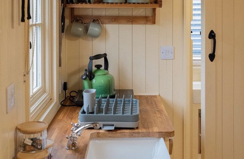 Brackley Cabin | Shepherdshut-cotswolds-petfriendly-woodburner
