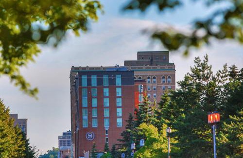 Downtown - Waterfront Hotel | Sheraton Duluth Hotel