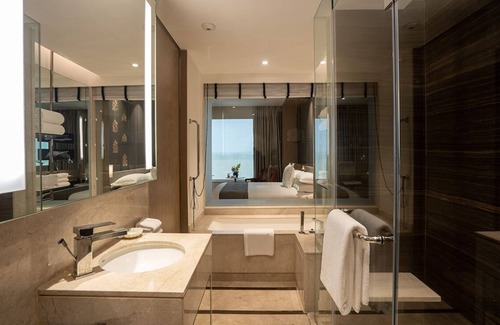 Saket Hotel | Sheraton New Delhi Hotel