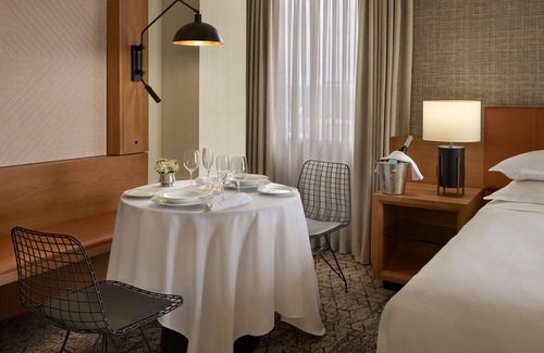 Richmond Hill Hotel | Sheraton Parkway Toronto North Hotel & Suites