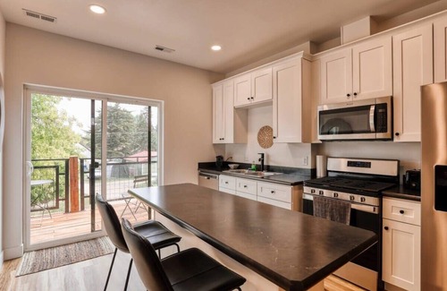 Sheridan Apartment | Sheridan Getaway: Chic 3BR Suite, Prime Location