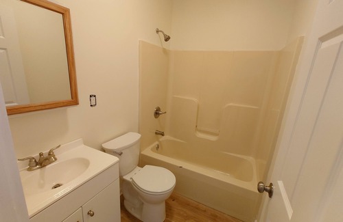 Albany Apartment | Sheridan Hollow, Heart of Albany! Easy access to many nearby Colleges