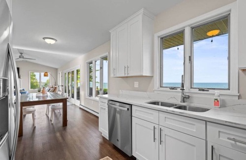 Lexington House | Sheridan Shores Escape - Hot Tub w Amazing Views!
