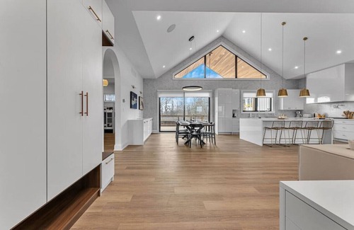 Sherkston House | Sherkston Oasis: Hot Tub, Sauna & Luxurious Escape
