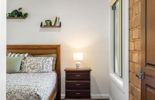 Sherwood House | Sherwood Cottages-Iron Bark -Peaceful Stay with Scenic Views
