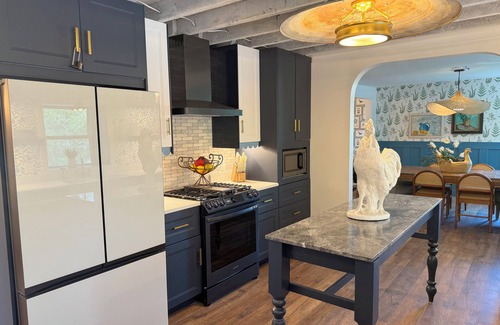 Manhattan Other | Sherwood Farmhouse: A Stylish Escape in Manhattan – Your Home Away From Home!