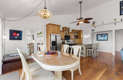 Palm Harbor House | SHERWOOD LAKES UNIT A ON THE PINELLAS TRAIL AND CLOSE TO BEACH
