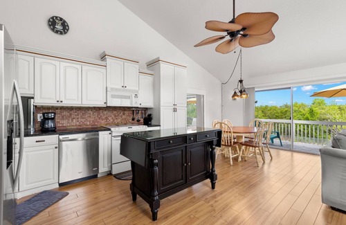 Palm Harbor House | SHERWOOD LAKES UNIT B ON THE PINELLAS TRAIL AND CLOSE TO BEACH
