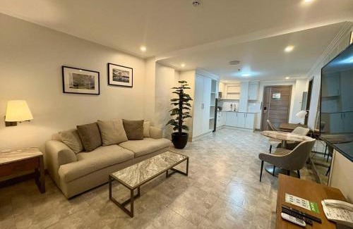 Malabanias Apartment | Sheryll Escapes - La Grande Phase 2, Grand KING Studio 517 with Balcony, Wifi & Netflix