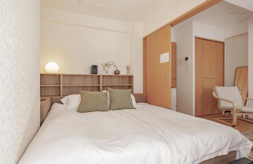 Chinatown Apartment | SHIKA HOME 横浜中華街-高級ファミリーカップル向けワイドキングベットホームシアター駅徒歩4分 長期滞在者向け定期清掃サービス Luxury Family CoupleRoom with Home Theater 2m Large Bed 4min to Station