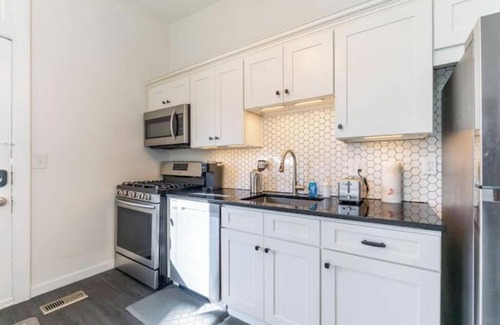 University District Apartment | Shine Retreat - Private parking - Newly Reno - OSU