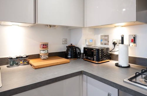 Shinfield House | Shinfield Studio Luxury Stay - 2 Parking - 20% Off