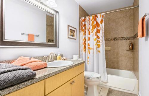 Gulf Gate Estates Apartment | Shiny oasis with lake view