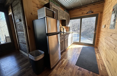 Stanton Cabin | Shipping Container Cabin in the Woods of Red River Gorge-HotTub-Secluded-Private