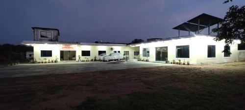 Khajuraho Hotel | Shivansh Palace HomeStay & Marriage Garden