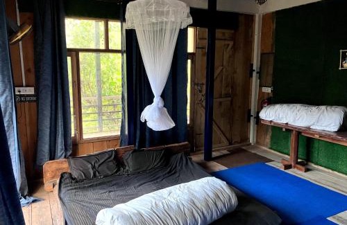 Tehri House | Shoonya Home Stay - Devalsari Deodar Forest Range - 60min from Mussoorie
