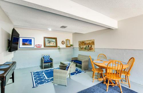 Overland Park House | Shop, Dine and Unwind Walkable Overland Park Home