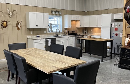 Grayridge House | Shop House located 8 miles from Otter Slough Conservation Area
