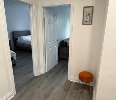La Petite-Patrie Apartment | Shop & Stay Central 6